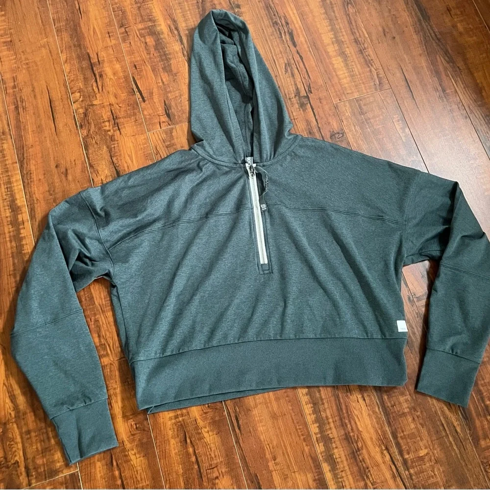Vuori Halo Half Zip Cropped Hoodie - Picture 6 of 11